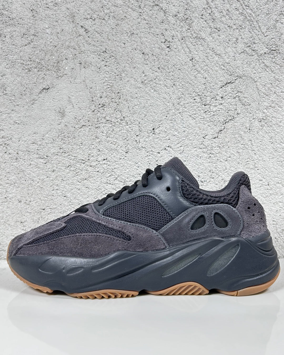 ADIDAS YEEZY BOOST 700 UTILITY BLACK