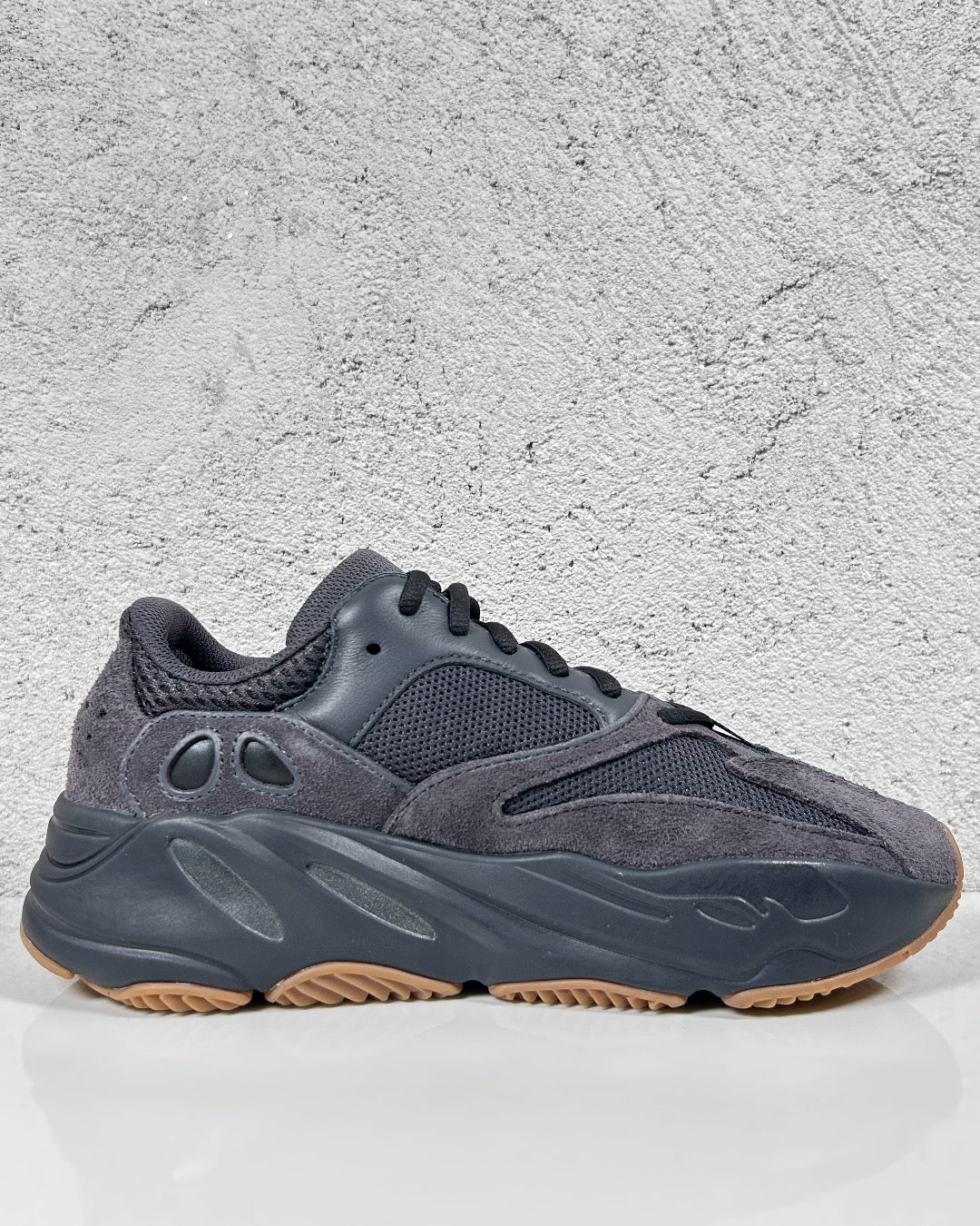 ADIDAS YEEZY BOOST 700 UTILITY BLACK