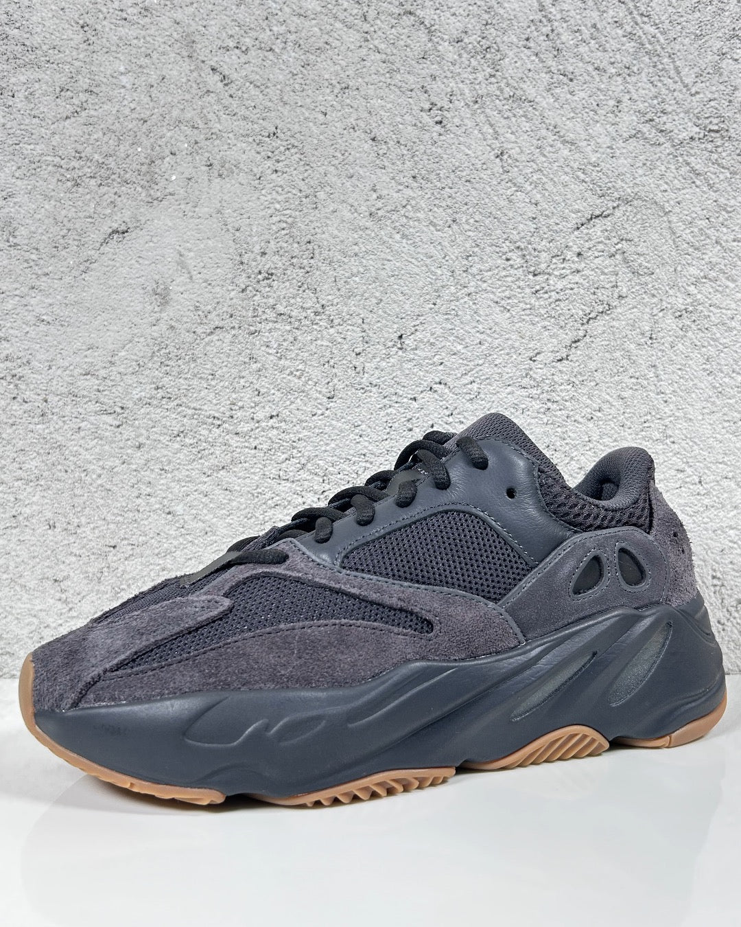 ADIDAS YEEZY BOOST 700 UTILITY BLACK
