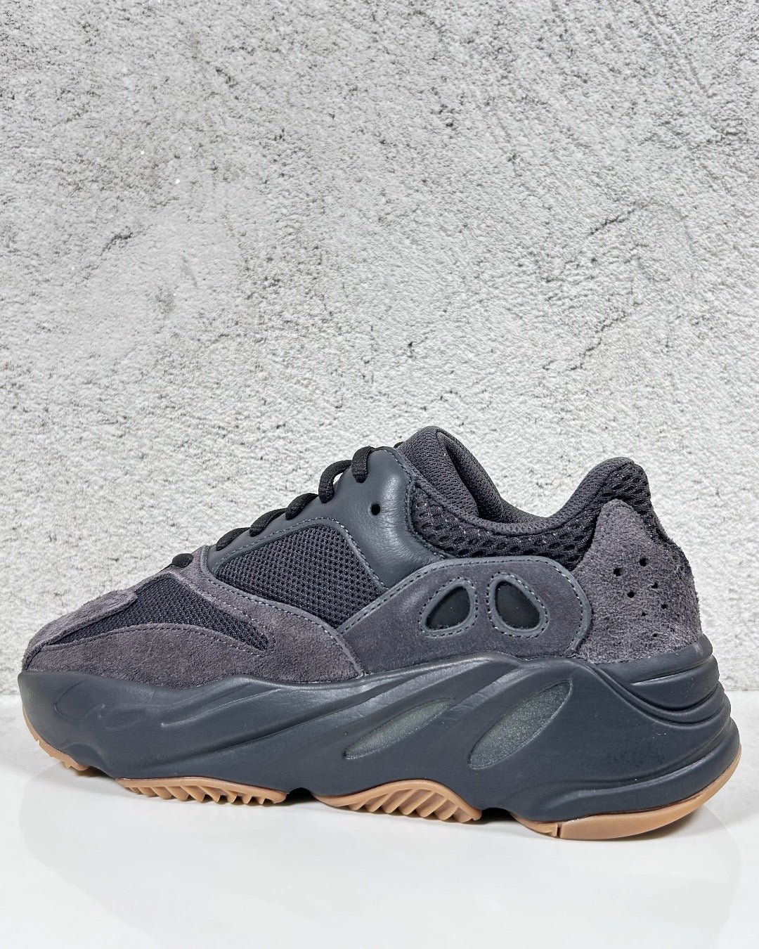 ADIDAS YEEZY BOOST 700 UTILITY BLACK