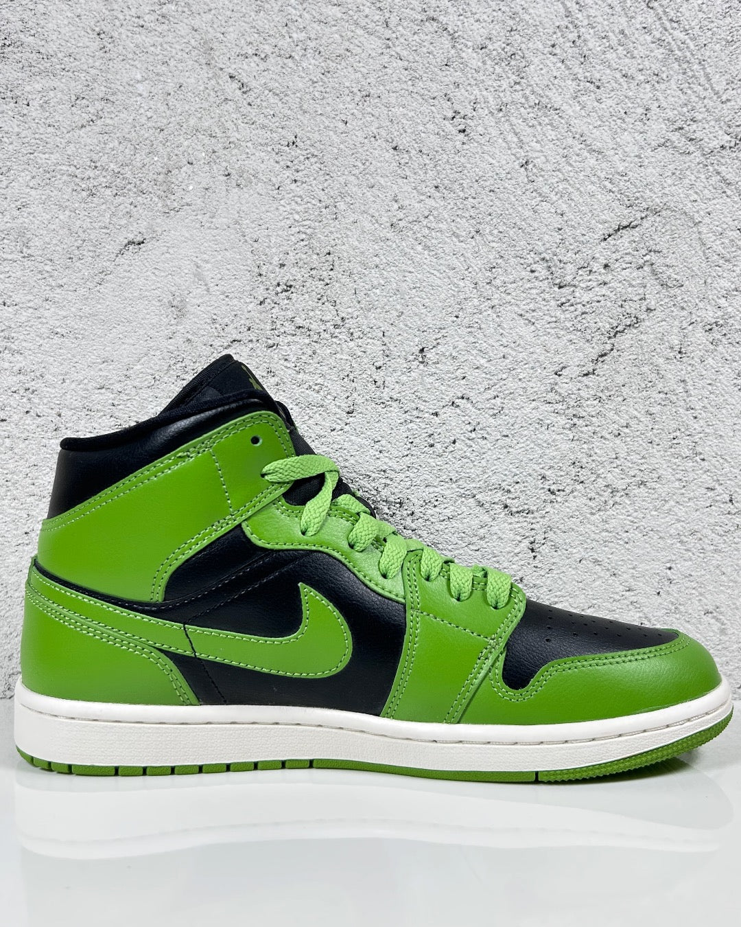 Air Jordan 1 Mid Green Black