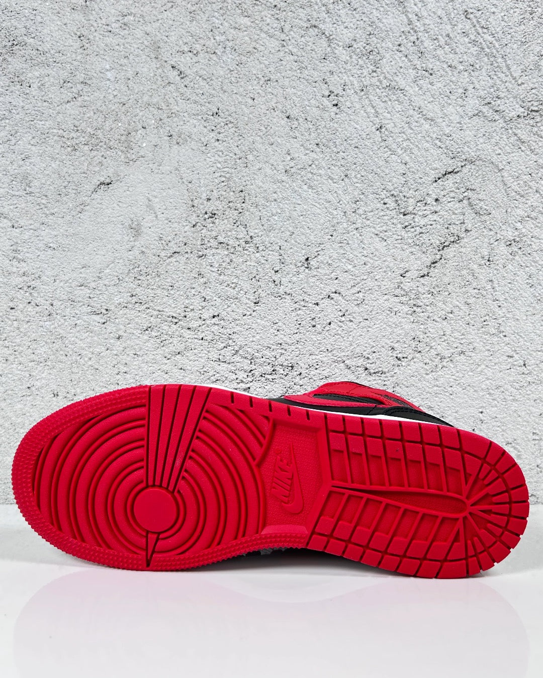 Air Jordan 1 Mid Alternate Bred