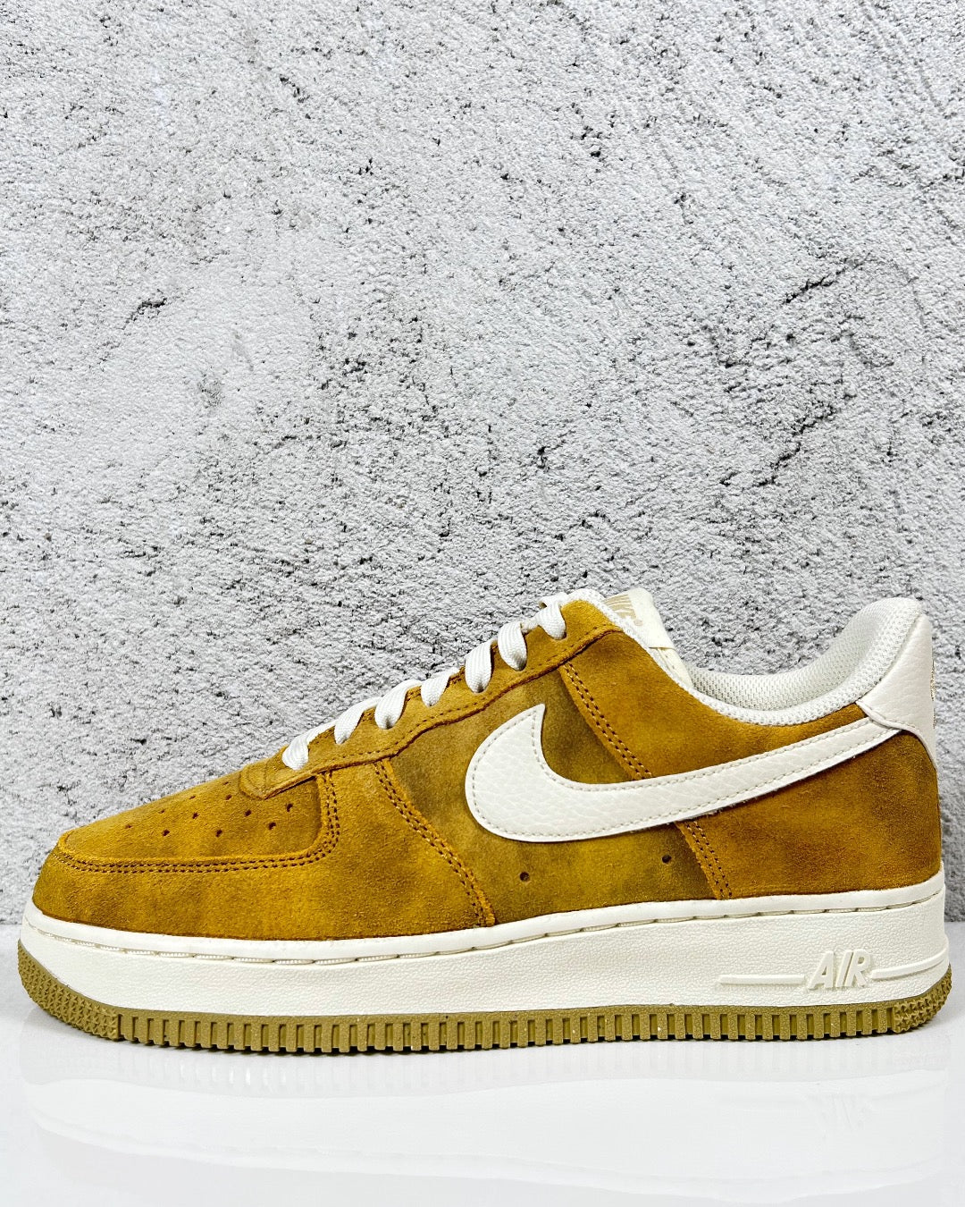 Nike Air Force 1 07 Sanded Gold