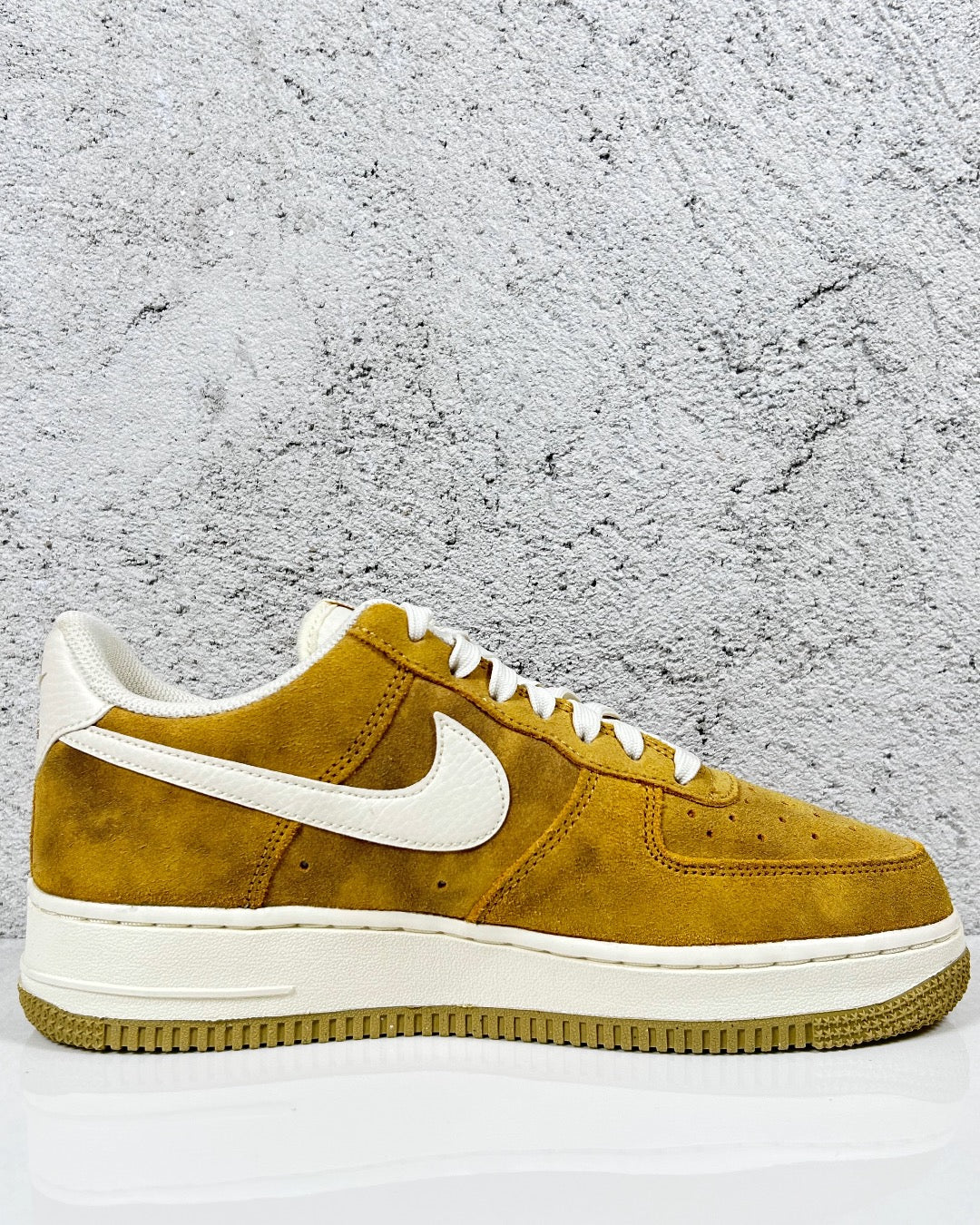 Nike Air Force 1 07 Sanded Gold