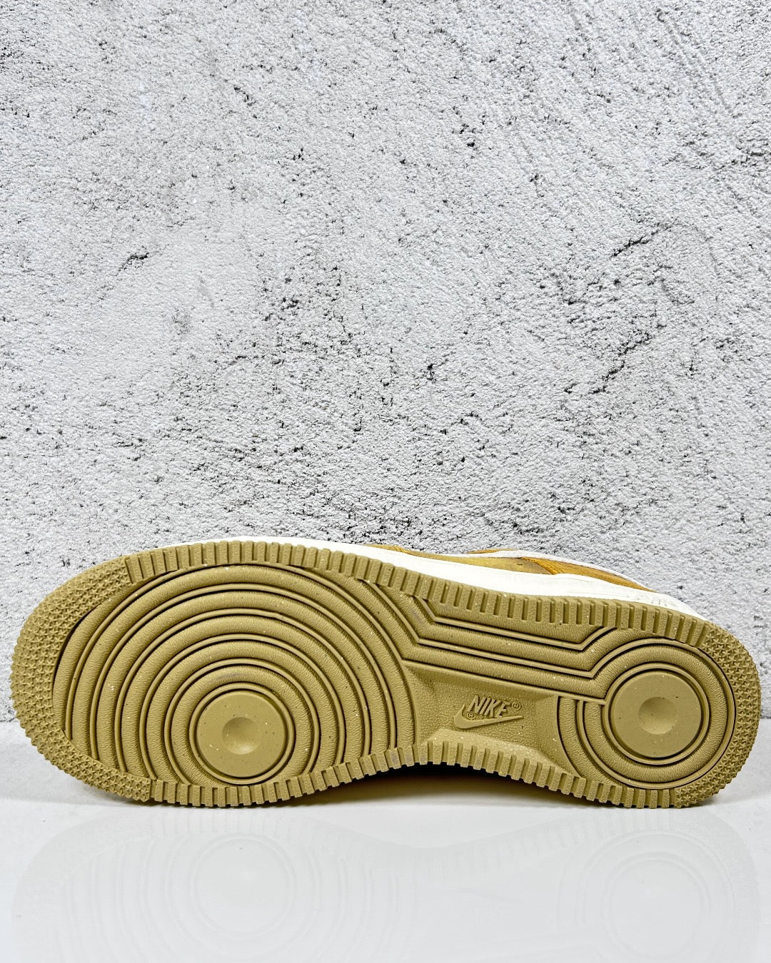 Nike Air Force 1 07 Sanded Gold