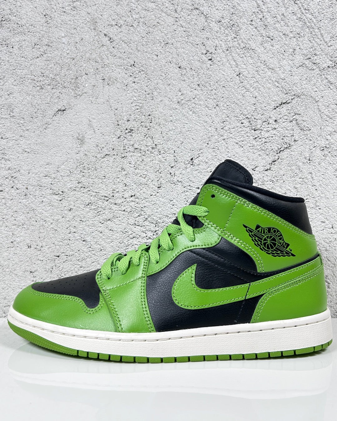 Air Jordan 1 Mid Green Black