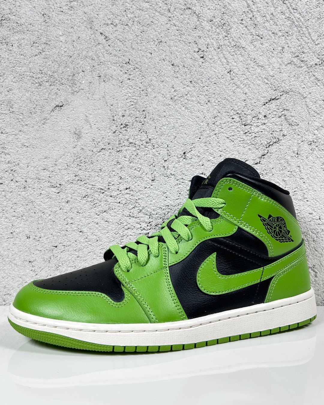Air Jordan 1 Mid Green Black