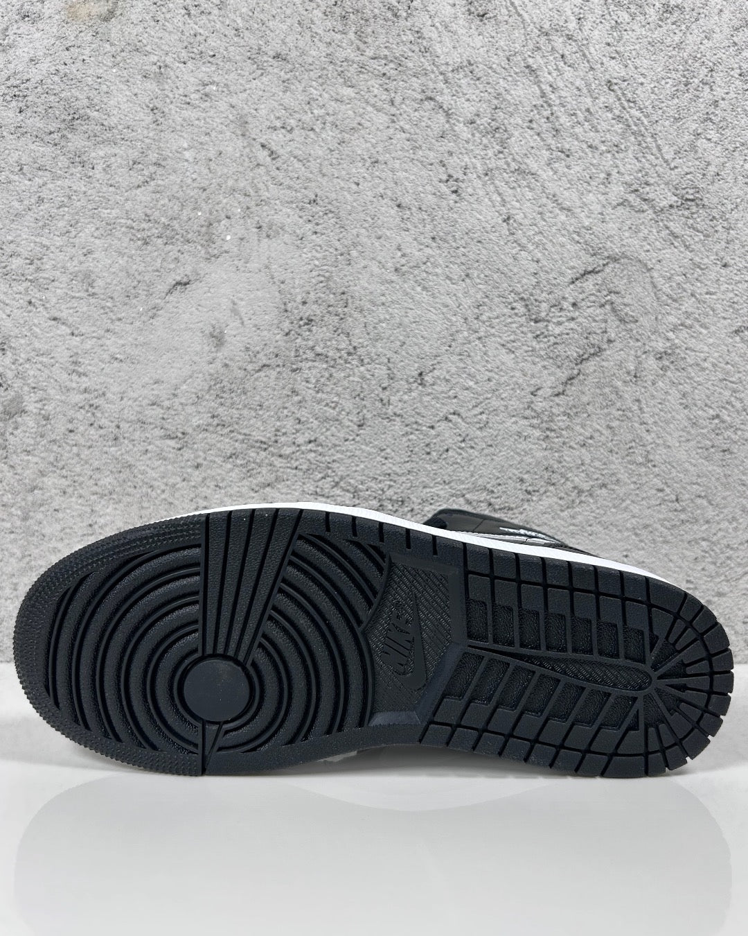 Air Jordan 1 Mid Black White