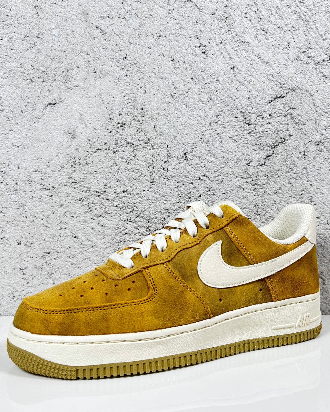 Nike Air Force 1 07 Sanded Gold