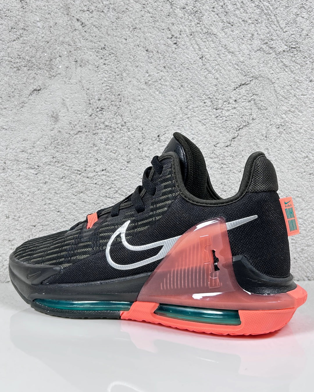 Nike LeBron Witness 7